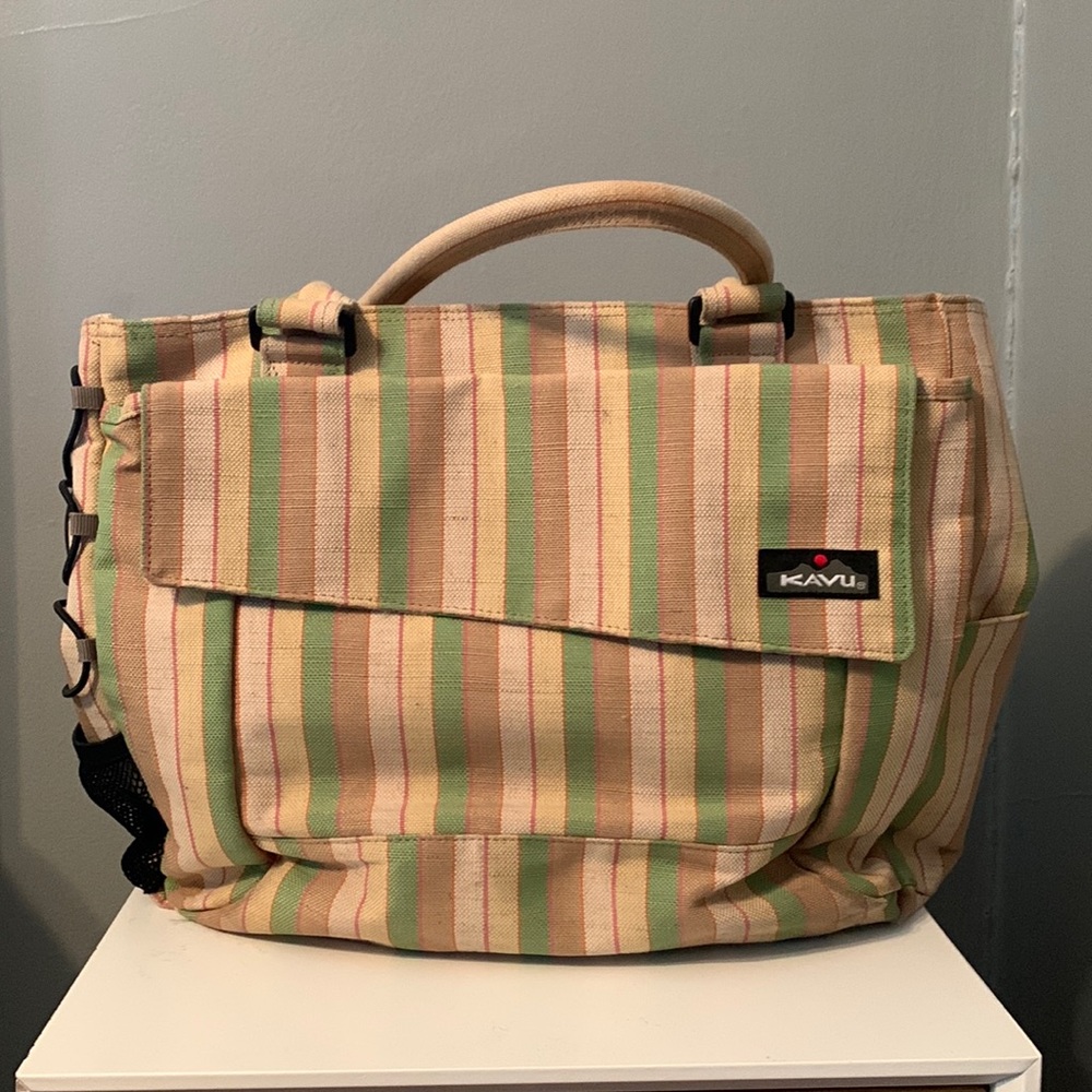 Kavu tote. Multiple pockets, great as a carry on, diaper bag or beach bag.
